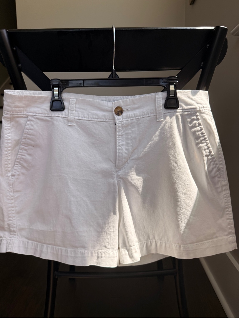Old Navy White Casual Women's 5in Shorts